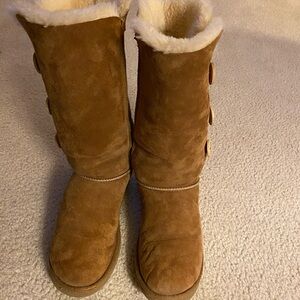 Ugg Women’s Bailey Button Boots size 9